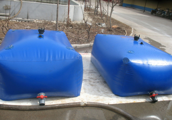 Aanpasbare doekwatertank voor veilige opslag en transport van water